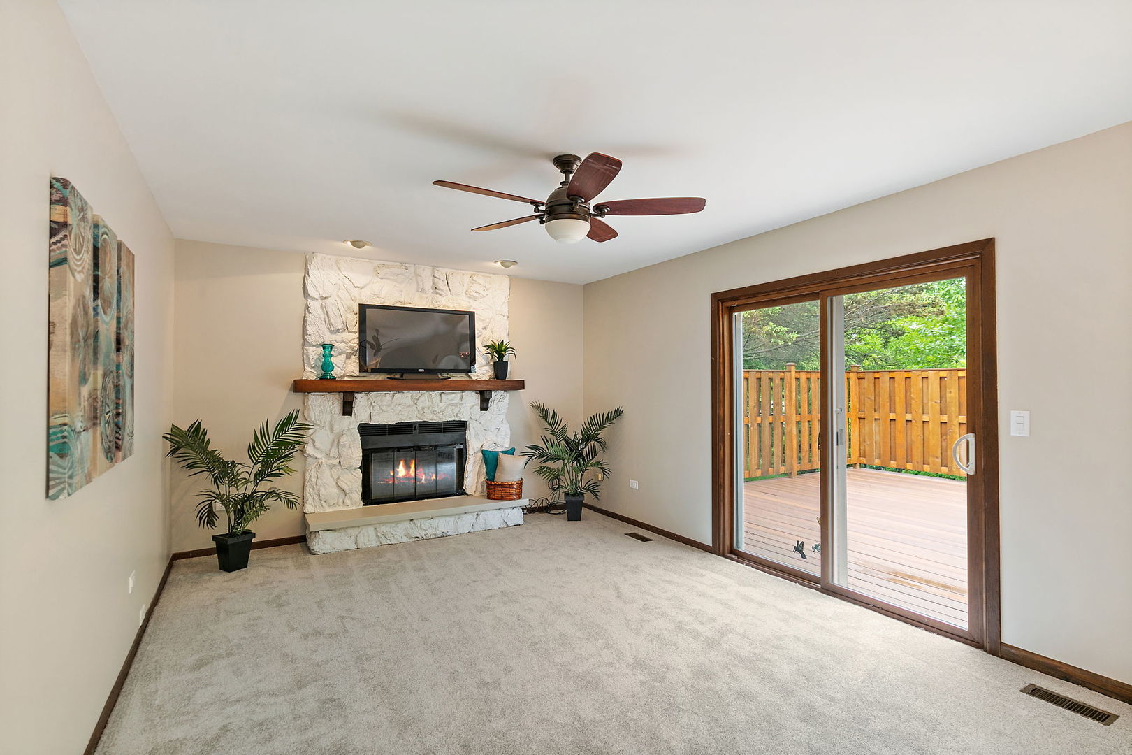 36 Shore Drive, Schaumburg, IL 60193