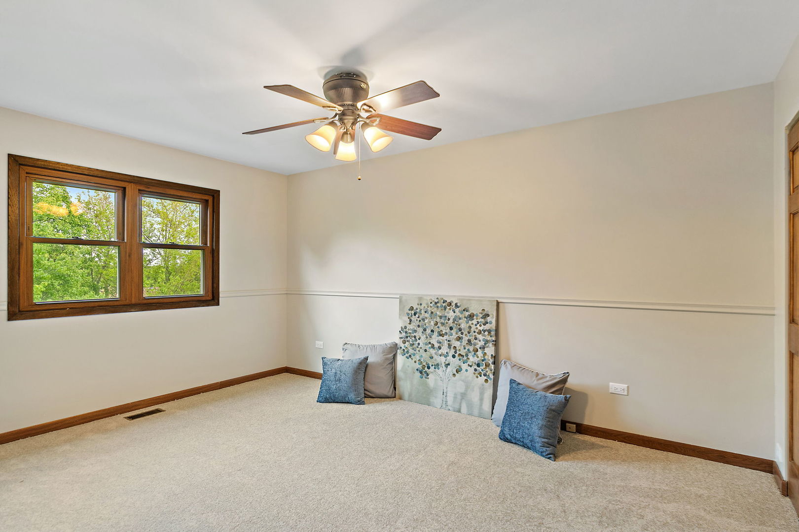 36 Shore Drive, Schaumburg, IL 60193