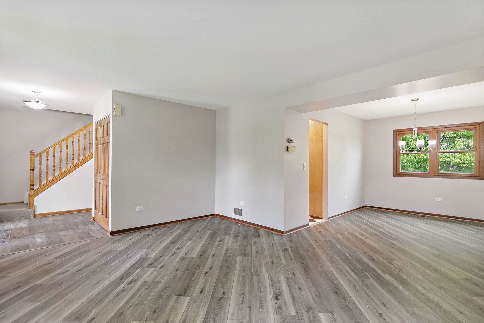 36 Shore Drive, Schaumburg, IL 60193