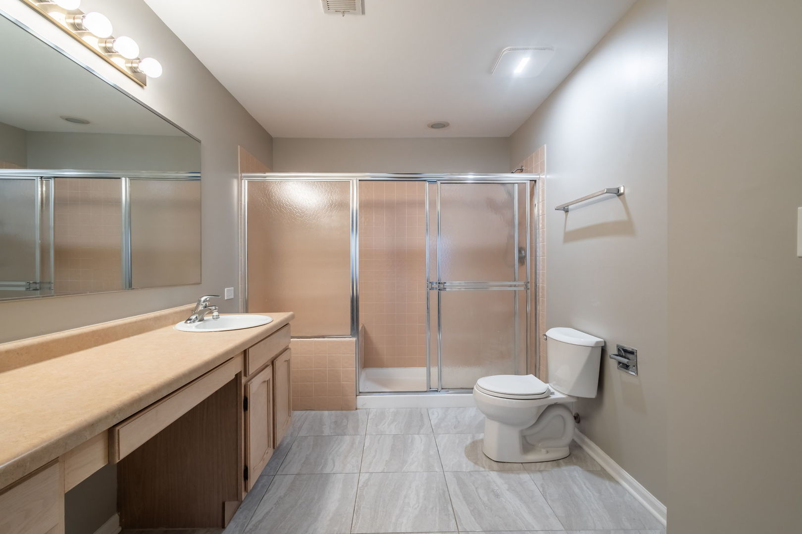 216 Westminster Court #5A, Schaumburg, IL 60193