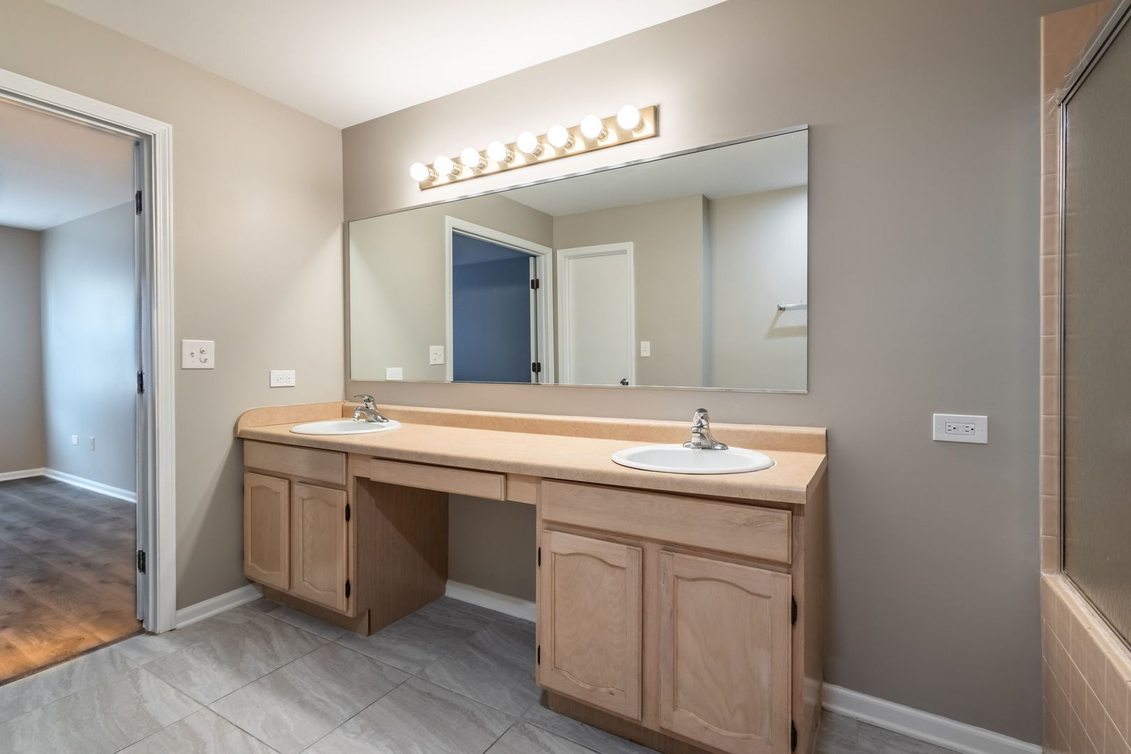 216 Westminster Court #5A, Schaumburg, IL 60193