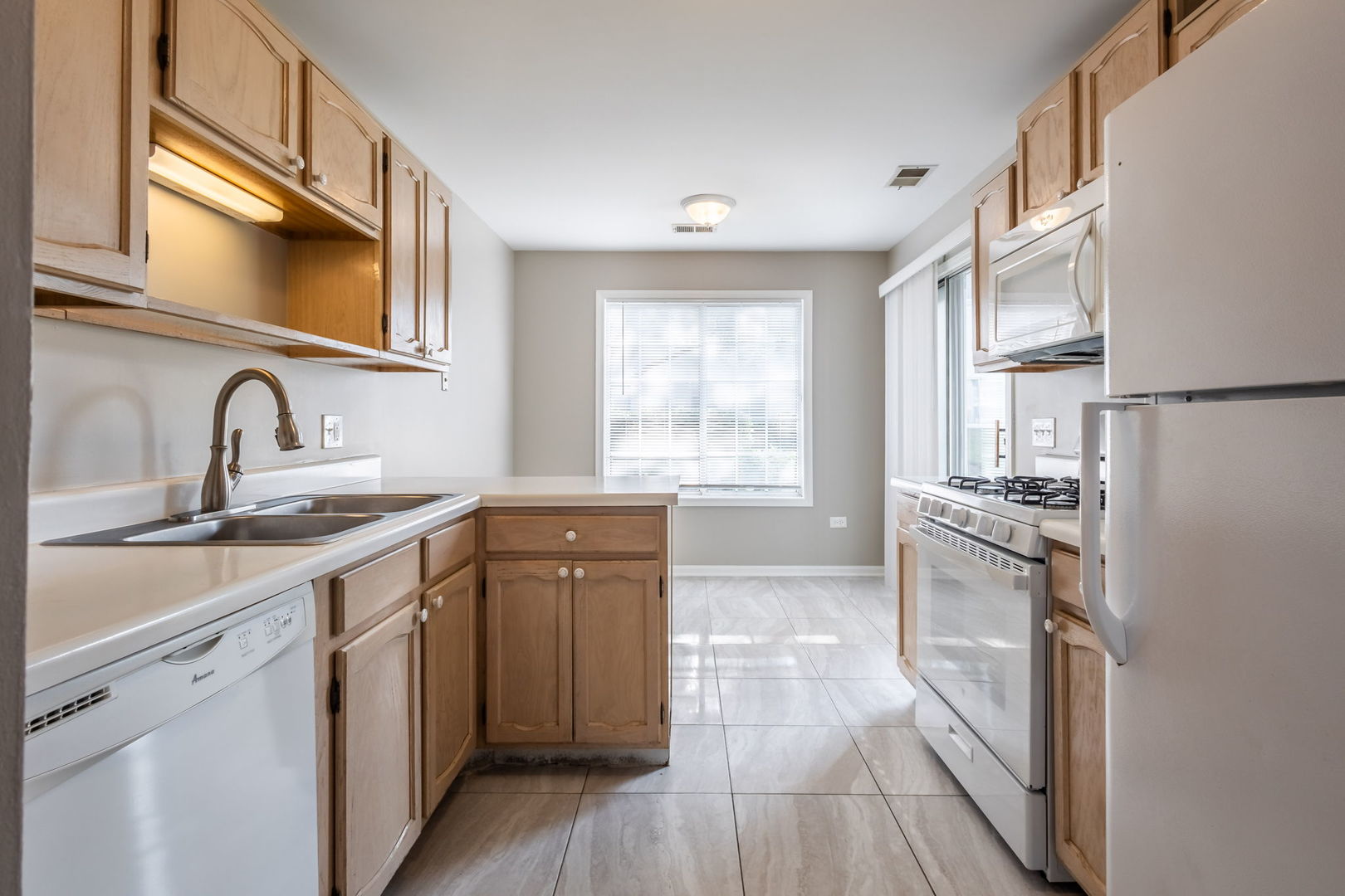 216 Westminster Court #5A, Schaumburg, IL 60193