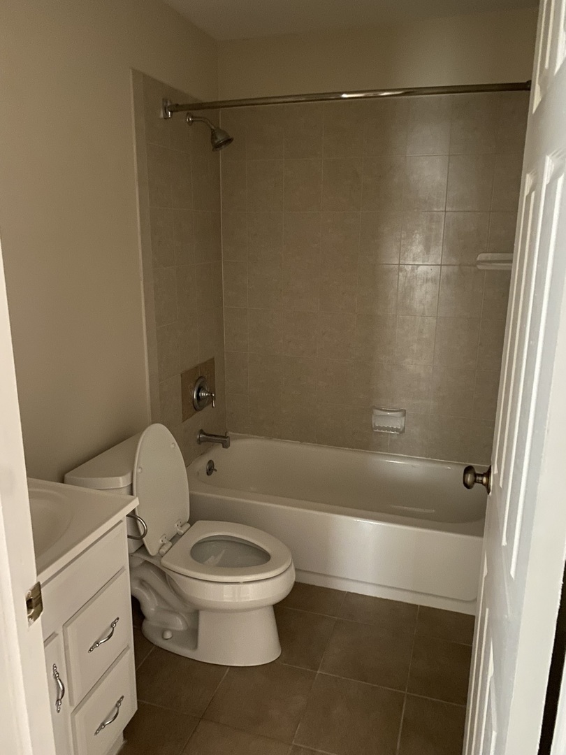 4721 Saint Joseph Creek Road #3H, Lisle, IL 60532