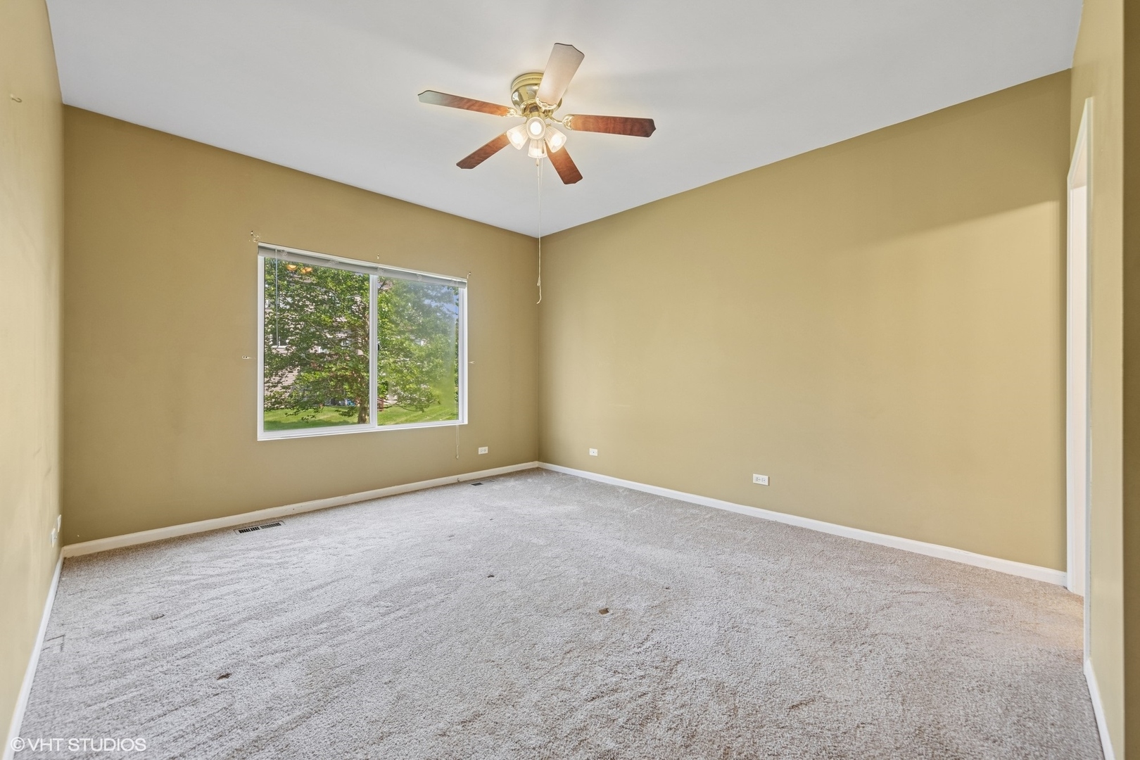 1648 Fredericksburg Lane, Aurora, IL 60503