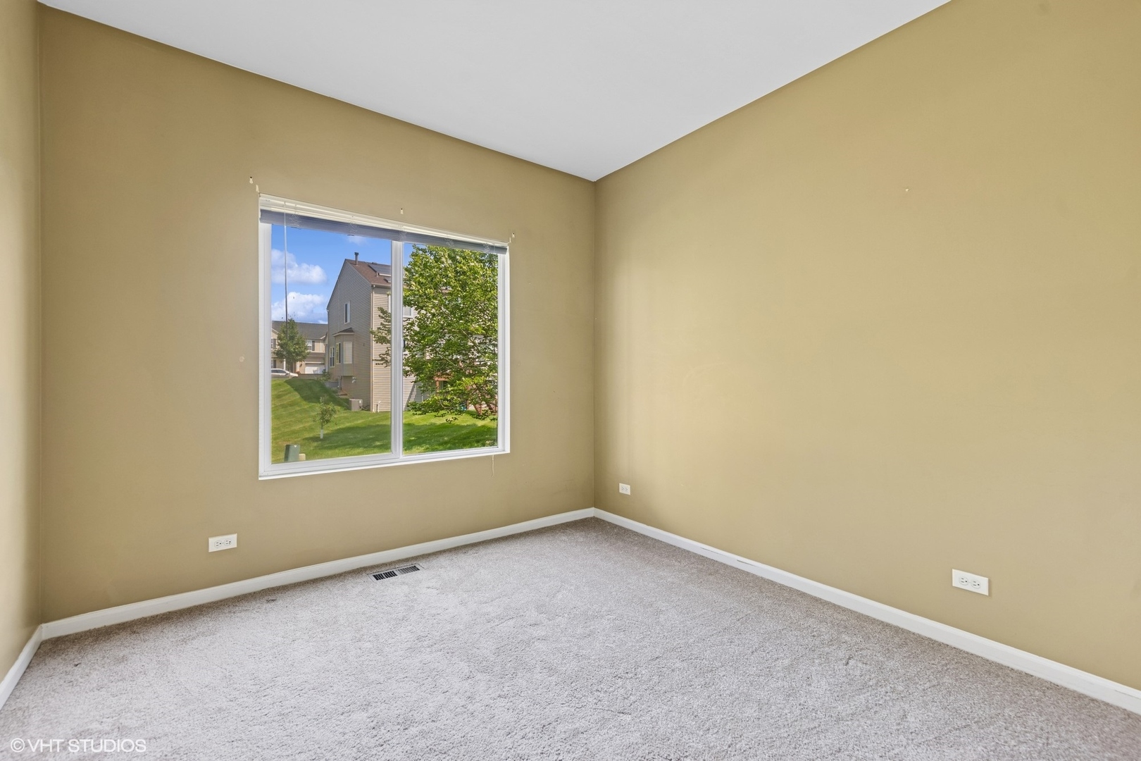 1648 Fredericksburg Lane, Aurora, IL 60503