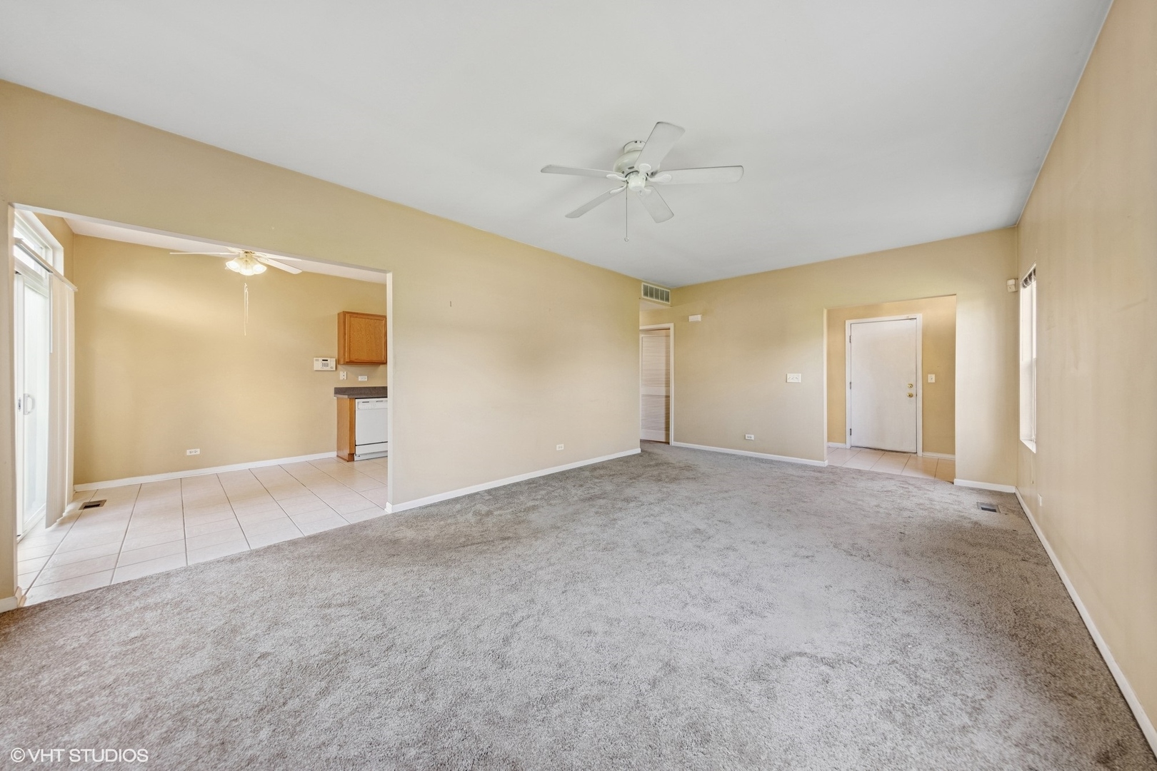 1648 Fredericksburg Lane, Aurora, IL 60503