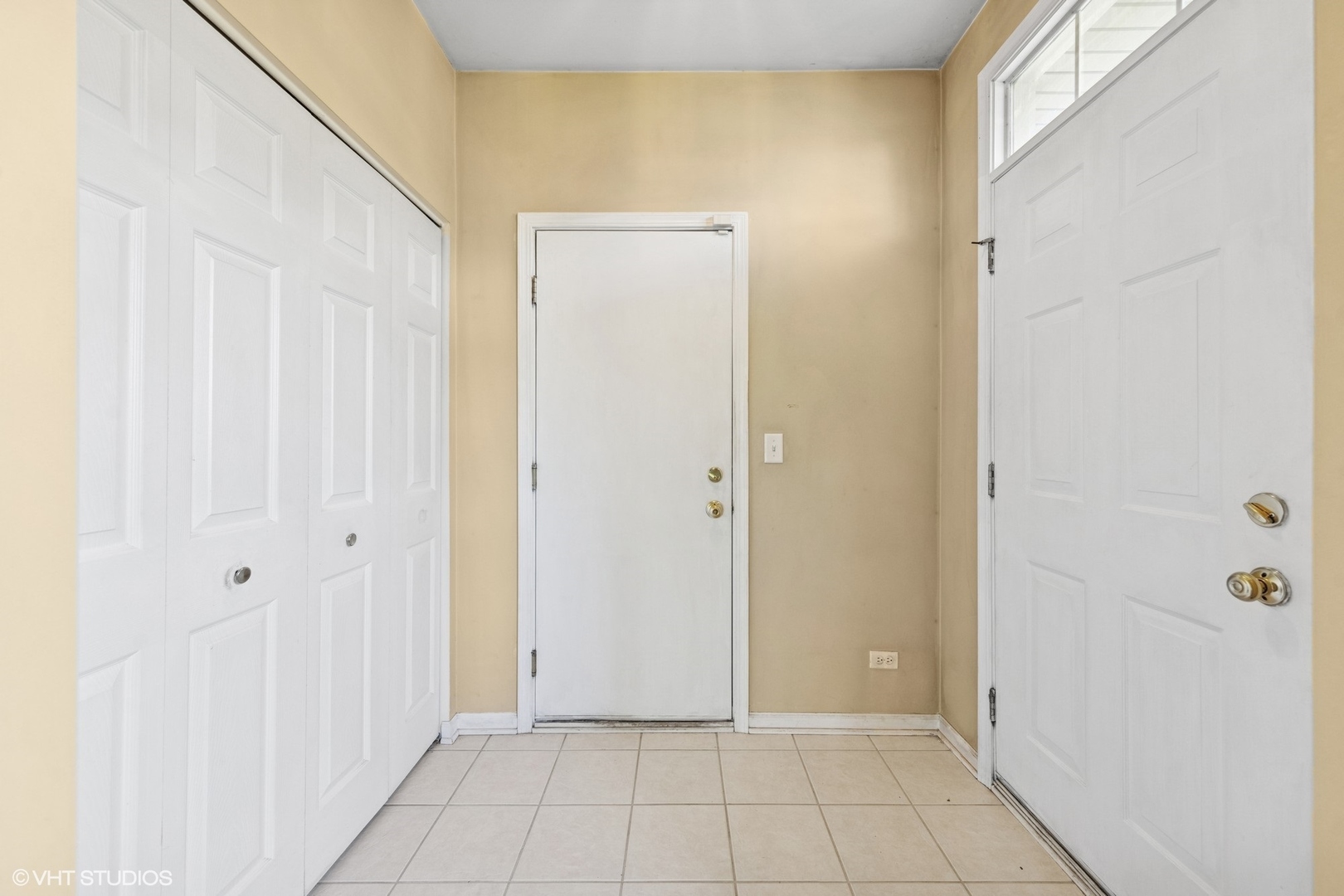 1648 Fredericksburg Lane, Aurora, IL 60503