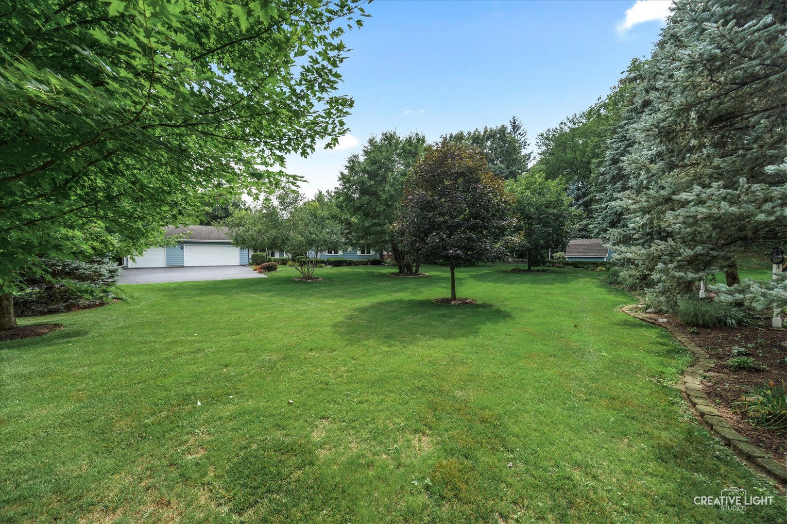 105 E Oak Knoll Drive, Hinckley, IL 60520