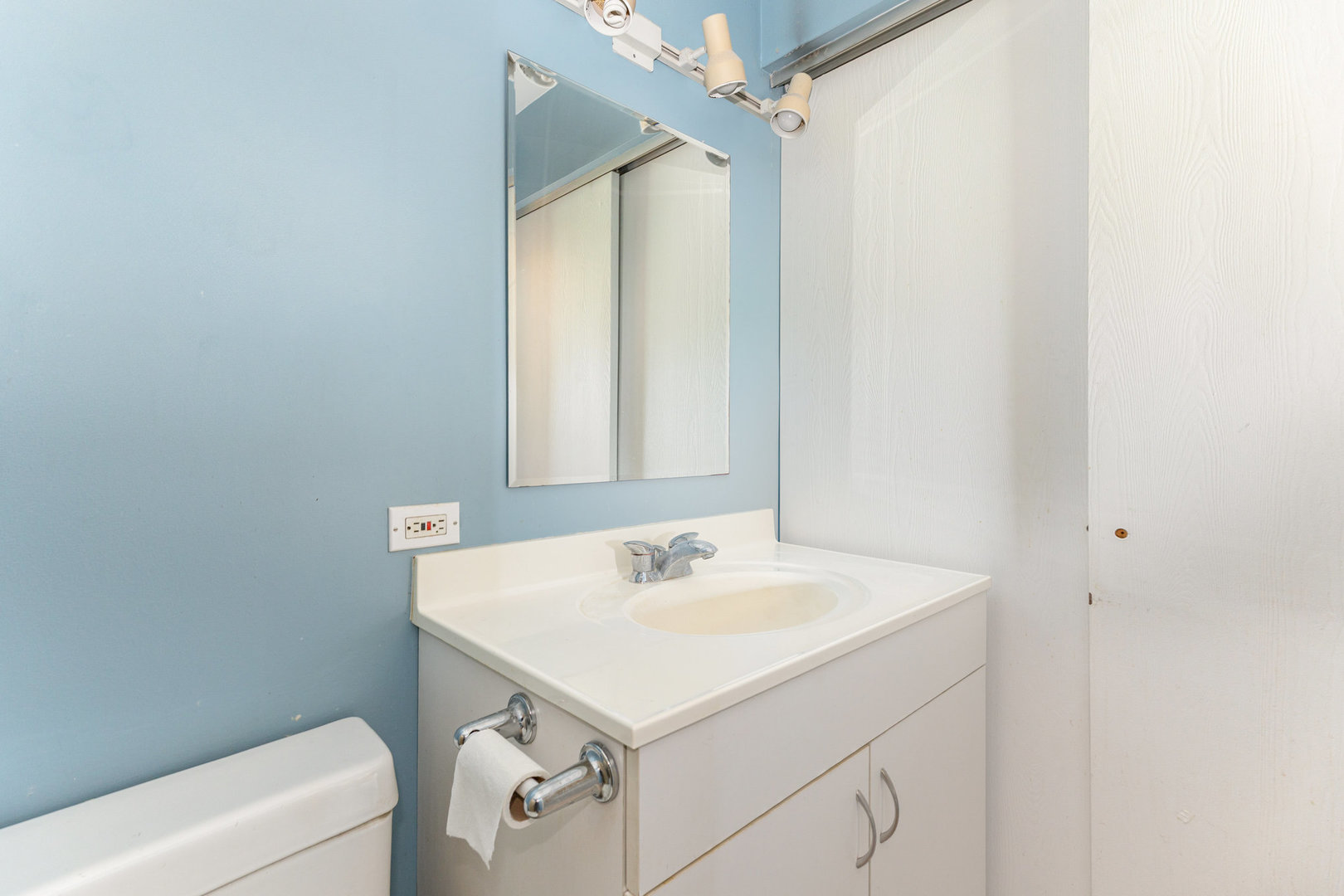 1440 Stonebridge Circle #J10, Wheaton, IL 60189