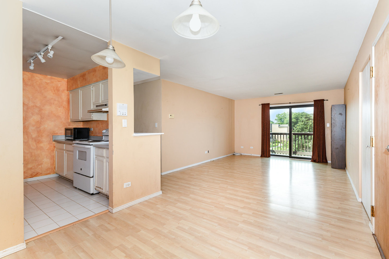 1440 Stonebridge Circle #J10, Wheaton, IL 60189