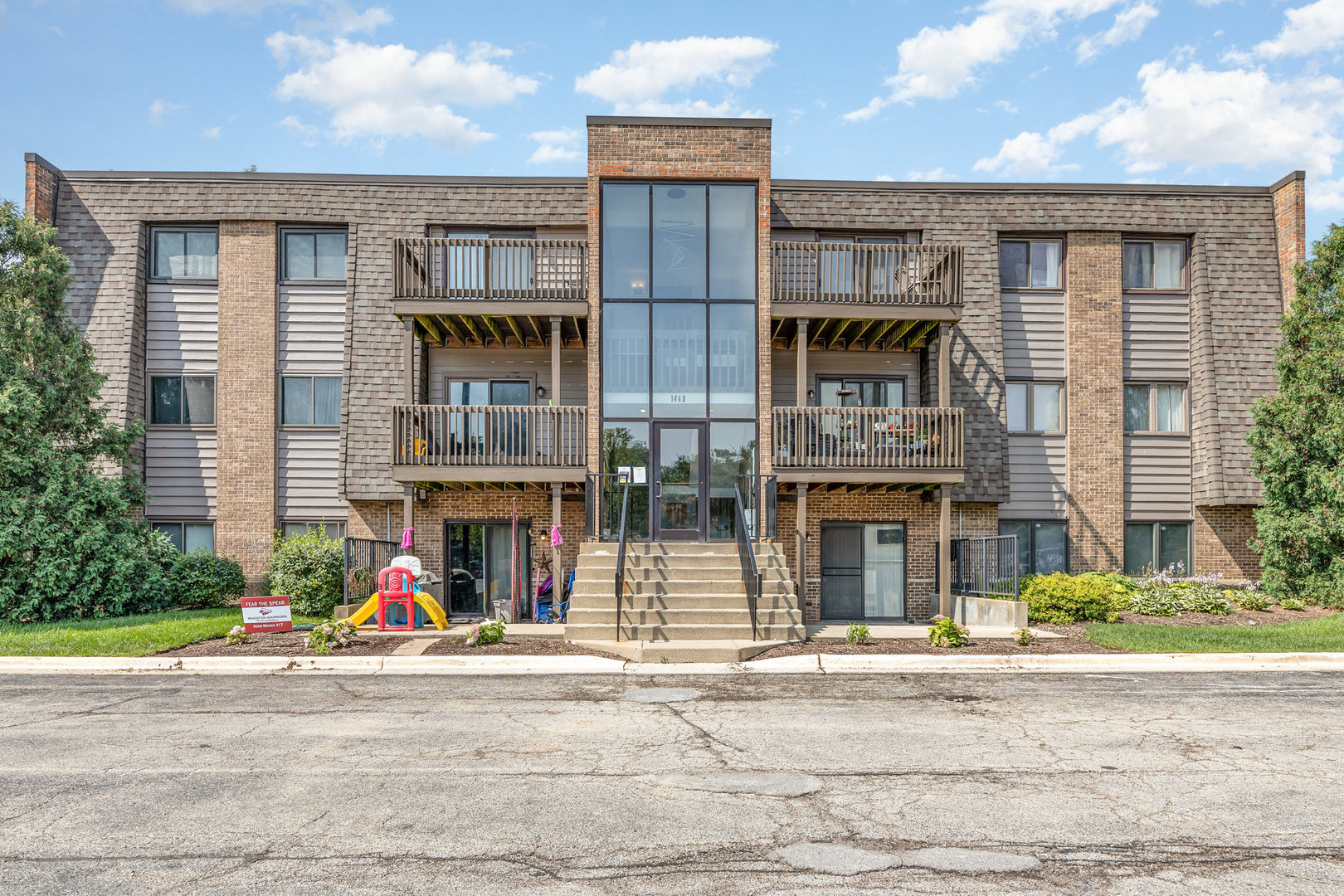1440 Stonebridge Circle #J10, Wheaton, IL 60189