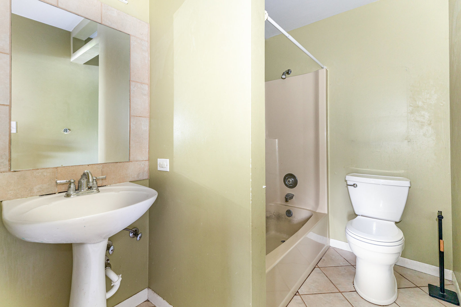 1440 Stonebridge Circle #J10, Wheaton, IL 60189