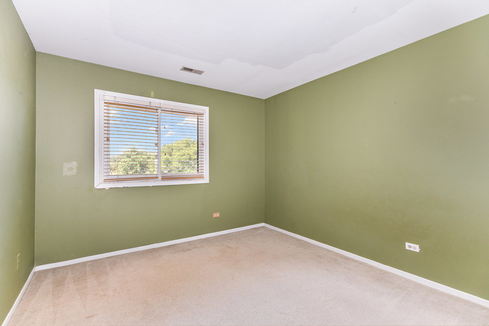 1440 Stonebridge Circle #J10, Wheaton, IL 60189