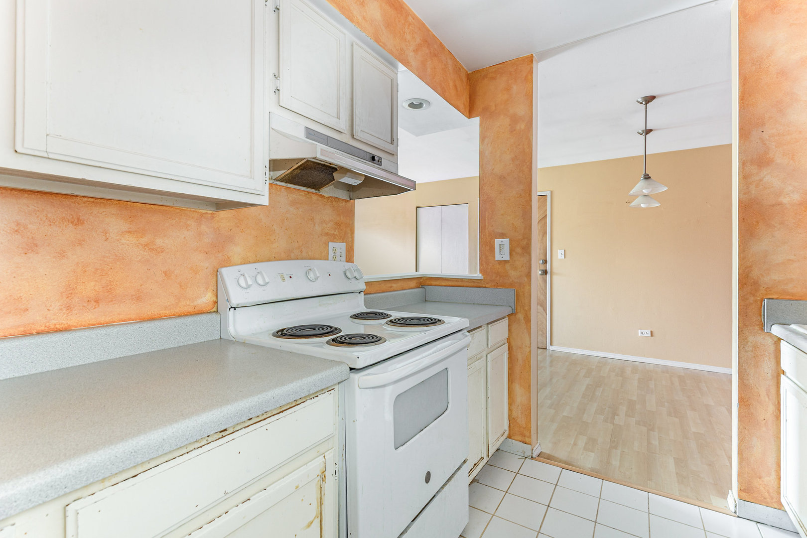 1440 Stonebridge Circle #J10, Wheaton, IL 60189