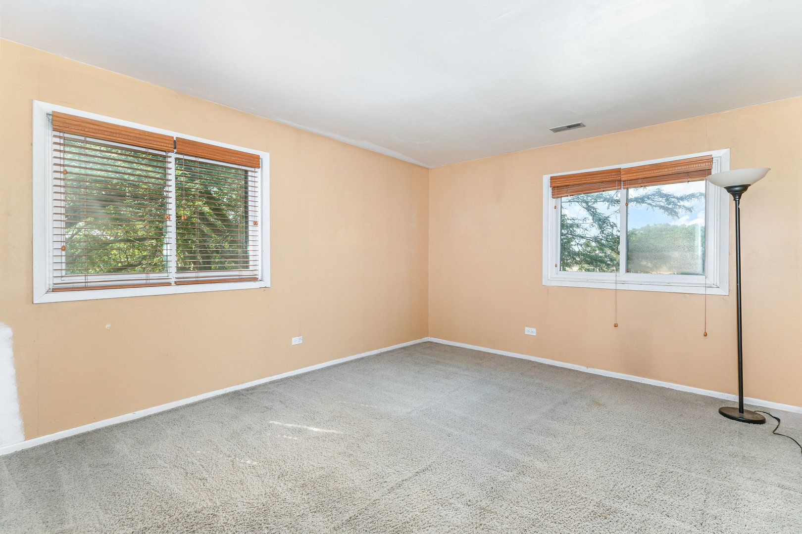 1440 Stonebridge Circle #J10, Wheaton, IL 60189