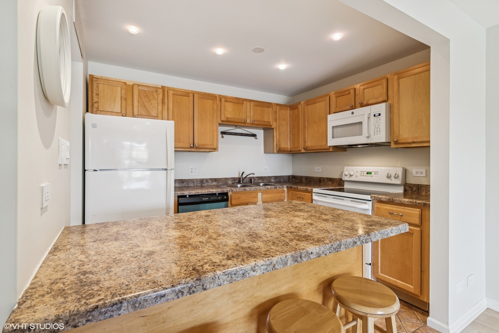910 Beau Drive #211, Des Plaines, IL 60016