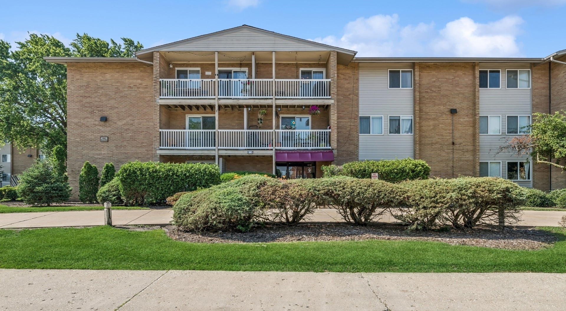 910 Beau Drive #211, Des Plaines, IL 60016