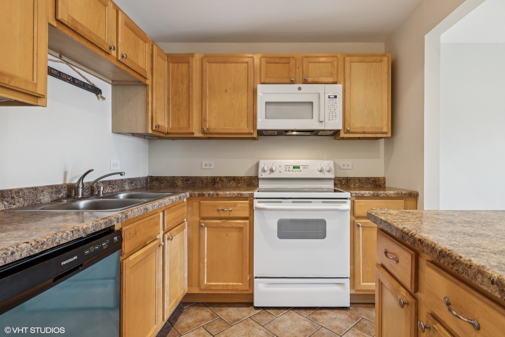 910 Beau Drive #211, Des Plaines, IL 60016