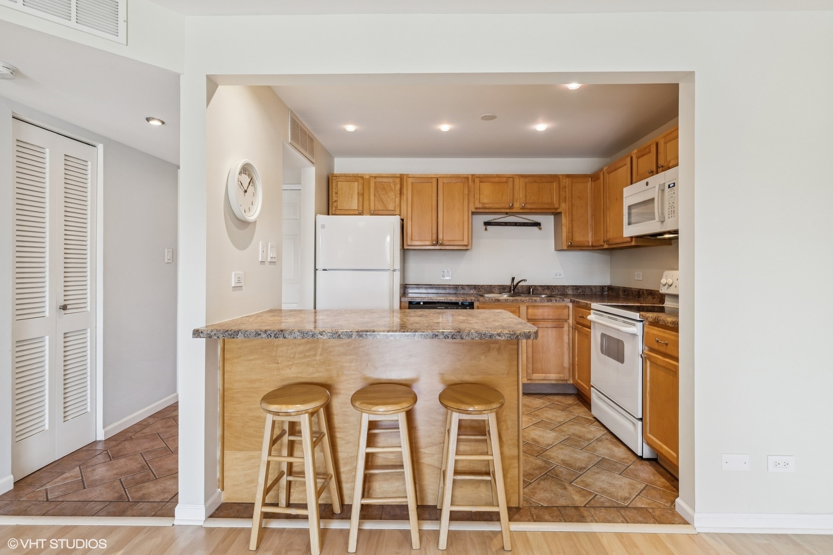 910 Beau Drive #211, Des Plaines, IL 60016