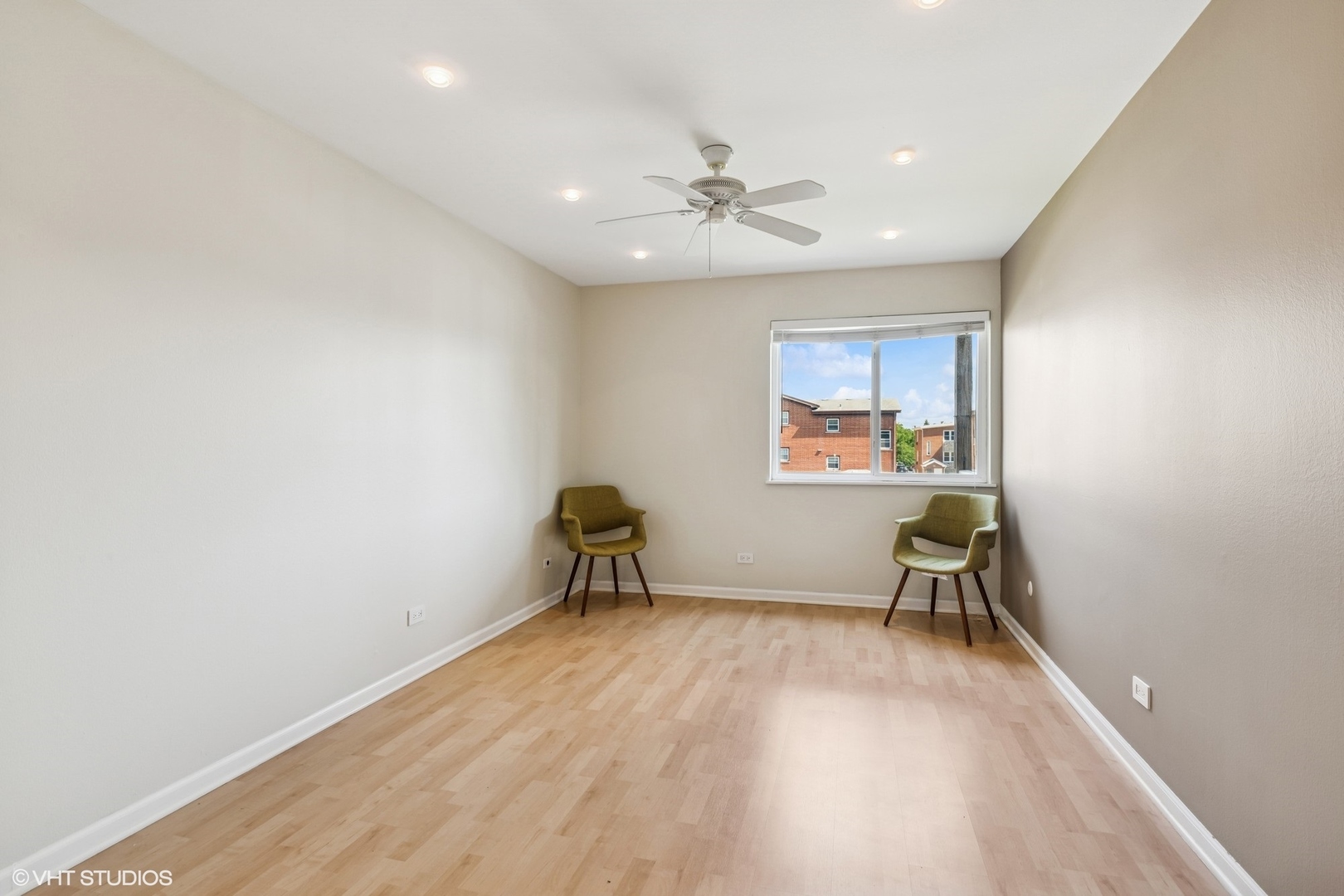 910 Beau Drive #211, Des Plaines, IL 60016