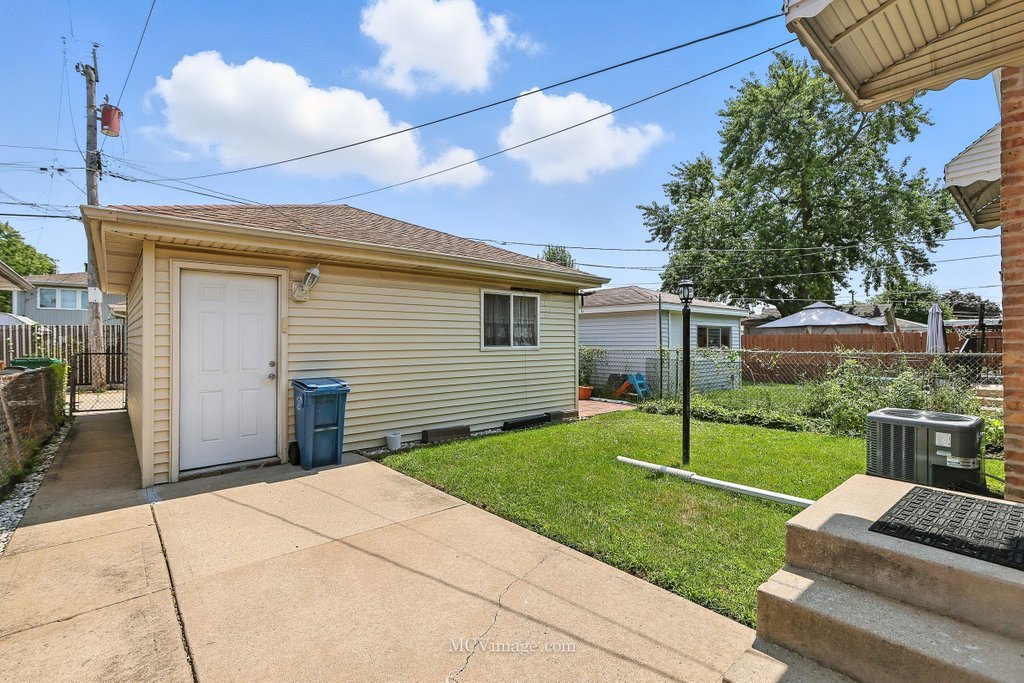 7811 Melvina Avenue, Burbank, IL 60459