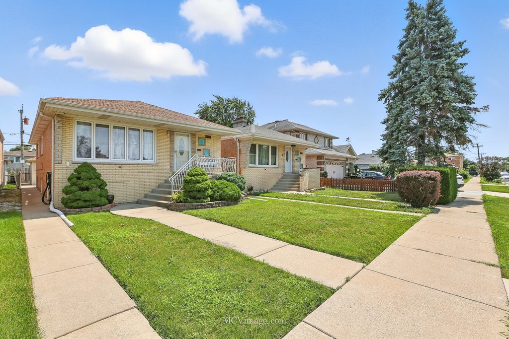 7811 Melvina Avenue, Burbank, IL 60459