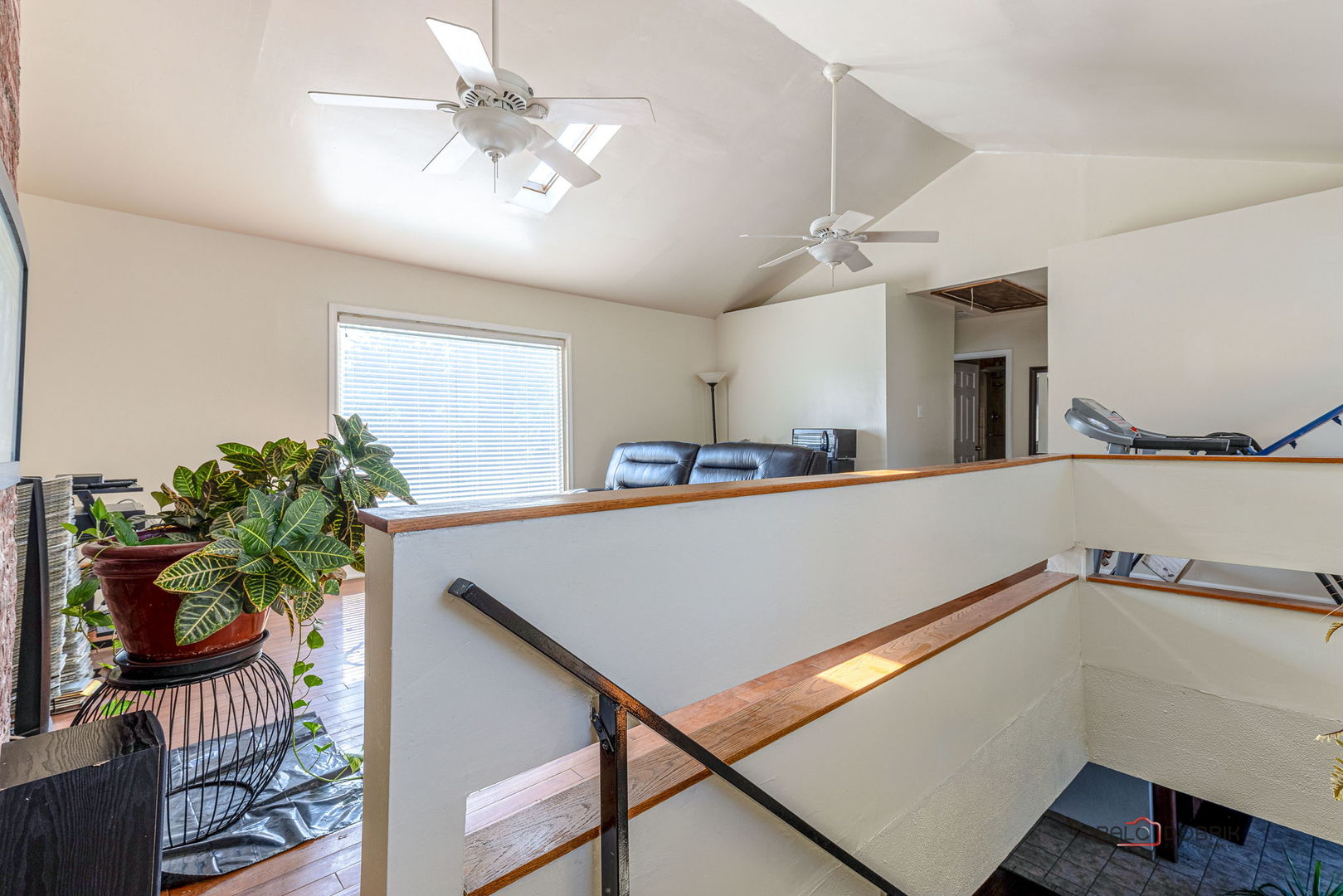 2010 S 16th Avenue, Broadview, IL 60155