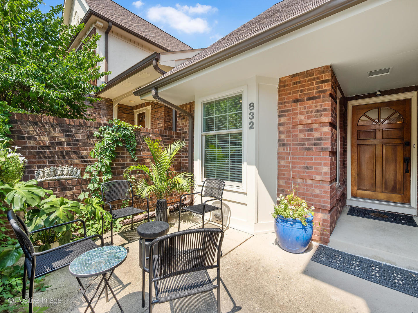 832 N Driveway Road, Glen Ellyn, IL 60137
