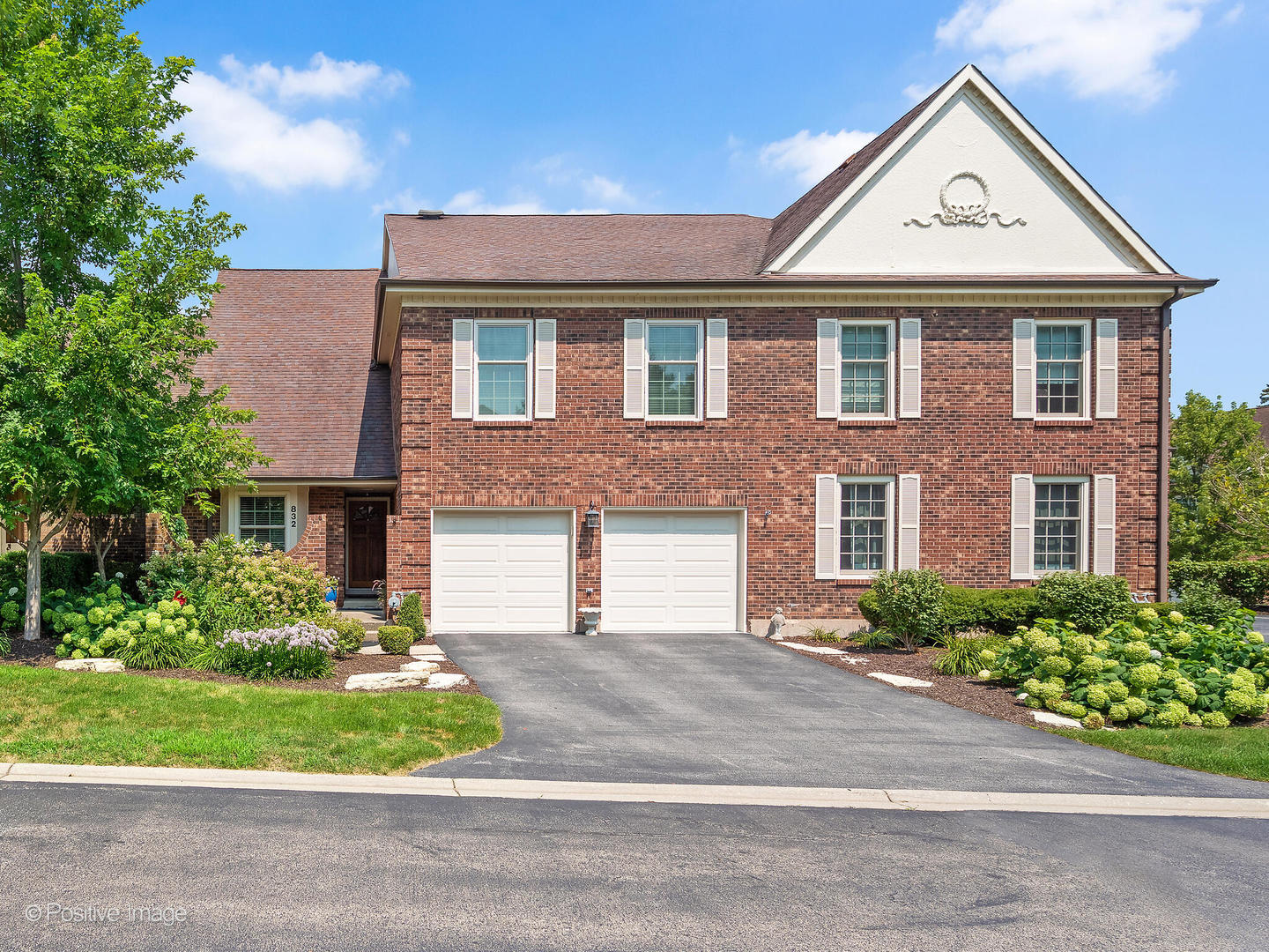 832 N Driveway Road, Glen Ellyn, IL 60137