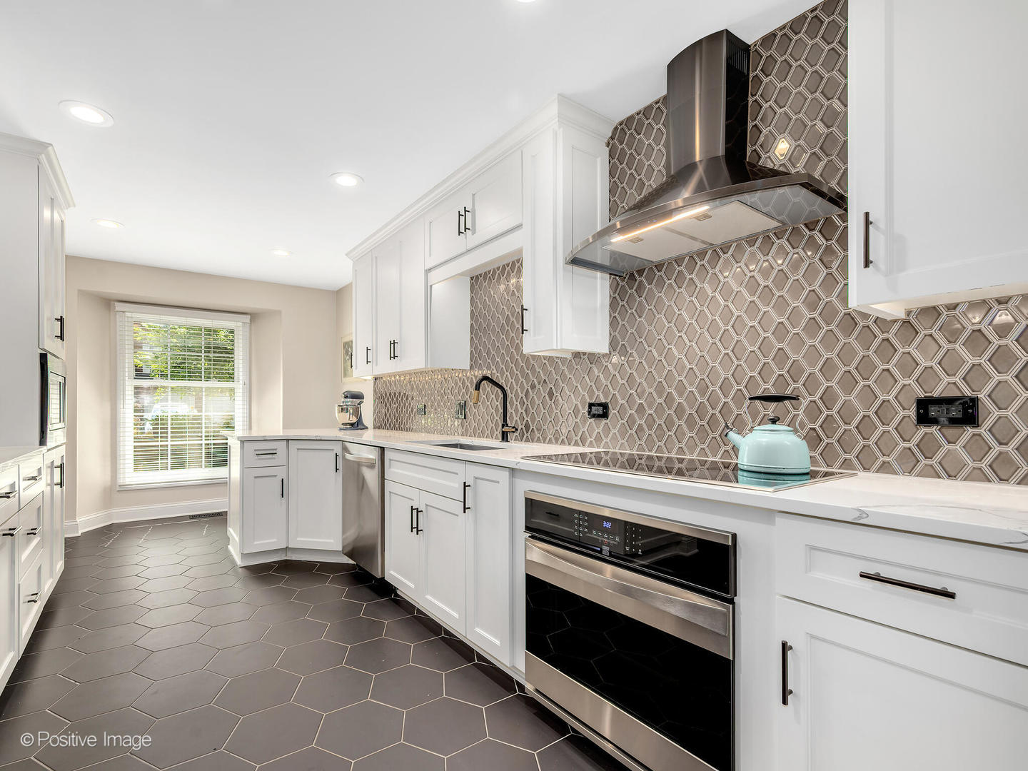 832 N Driveway Road, Glen Ellyn, IL 60137