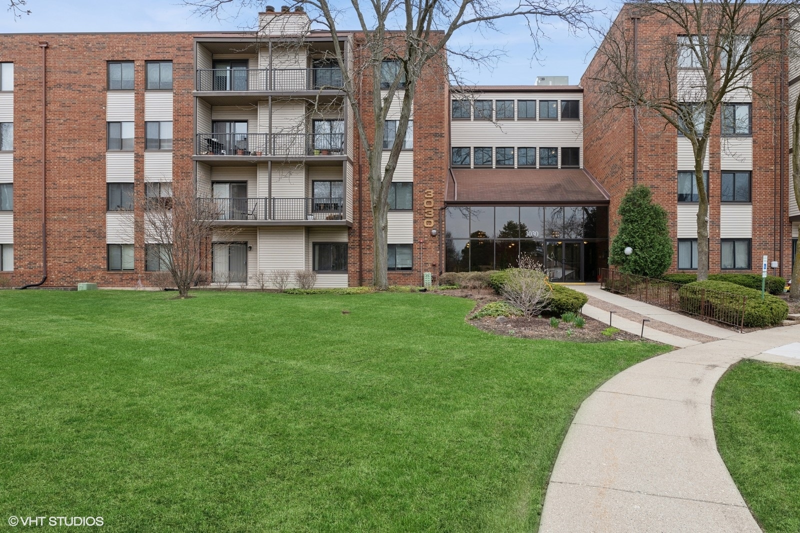3030 Pheasant Creek Drive #207, Northbrook, IL 60062