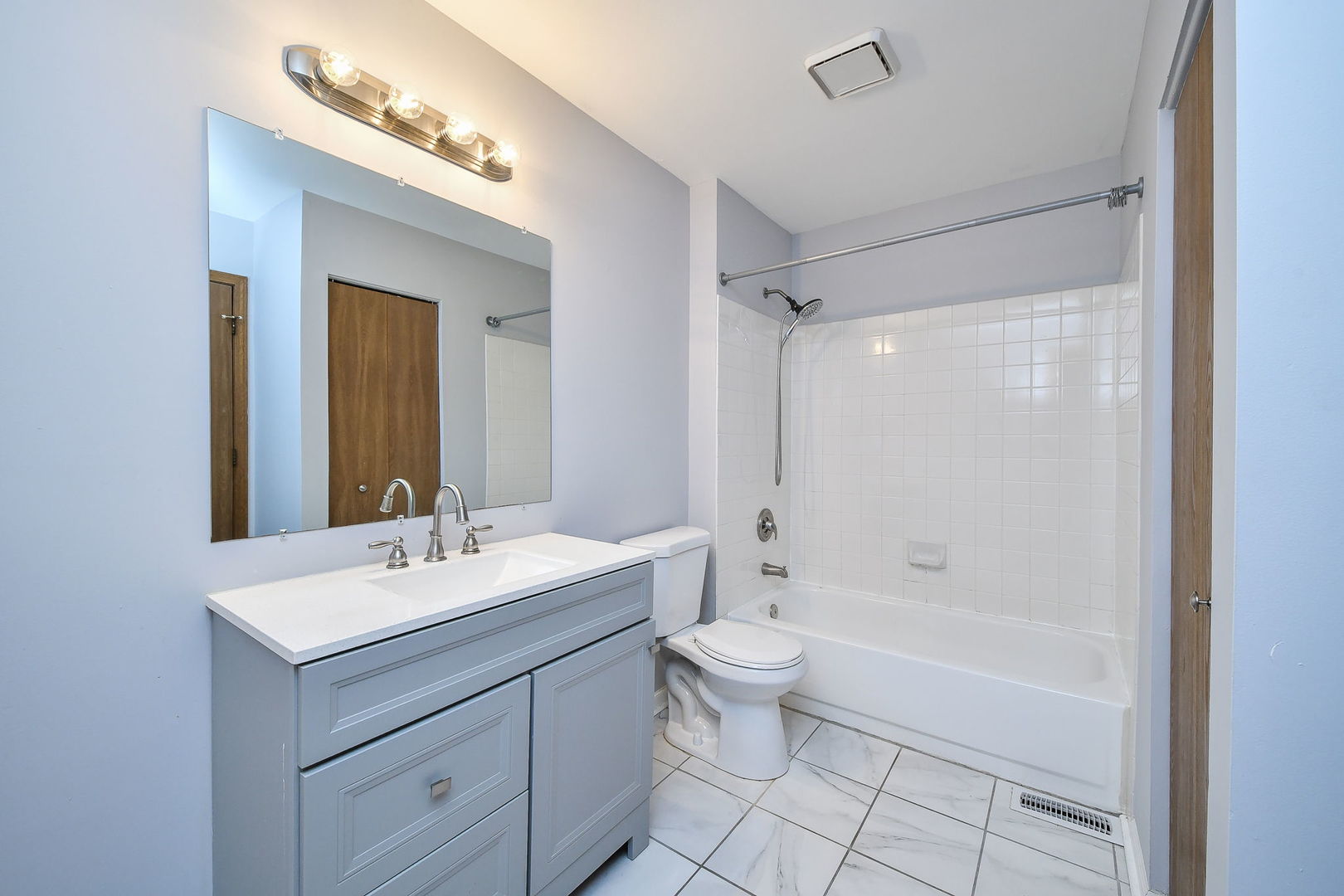 431 Orleans Avenue #431, Naperville, IL 60565