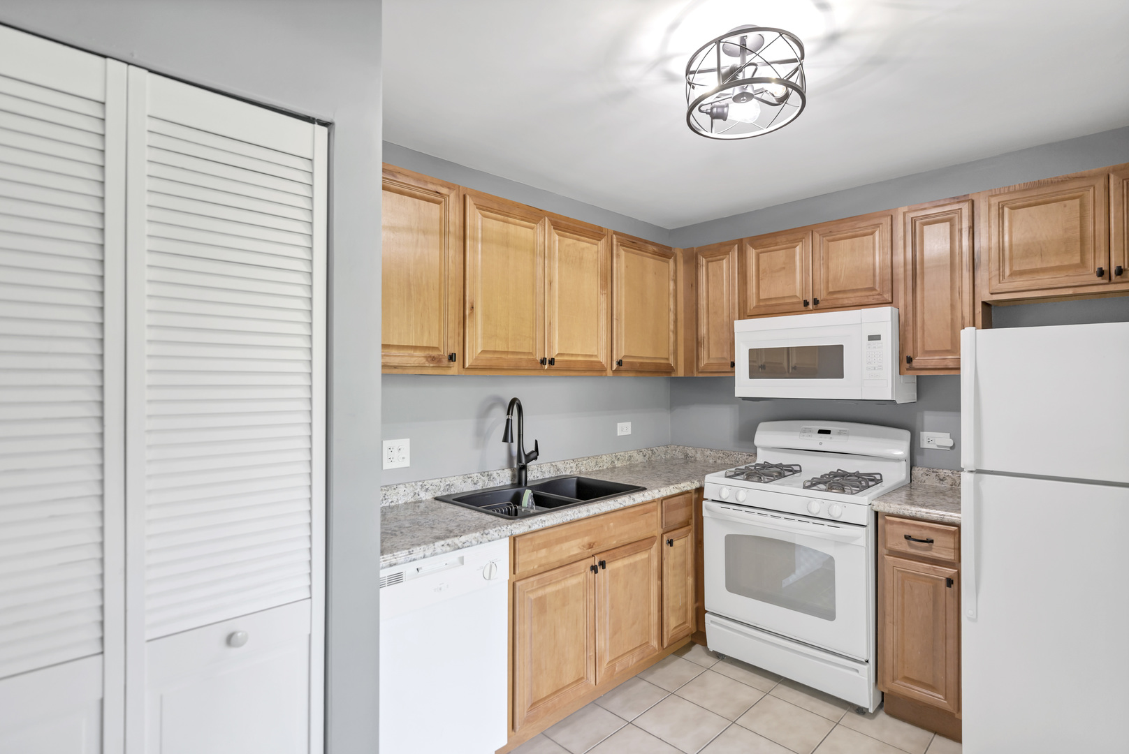 139 N Park Boulevard #C, Streamwood, IL 60107