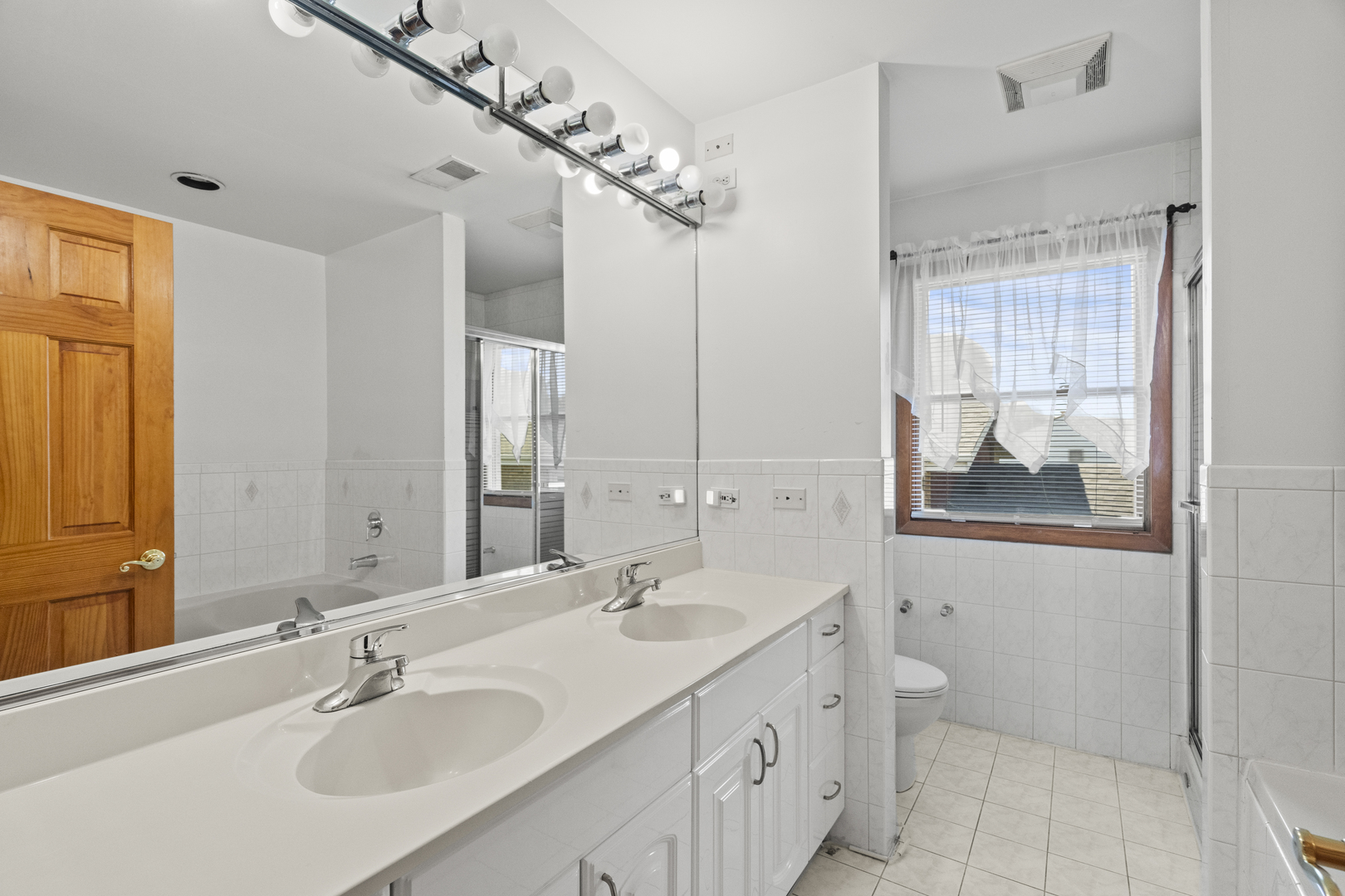4053 Kirk Street, Skokie, IL 60076
