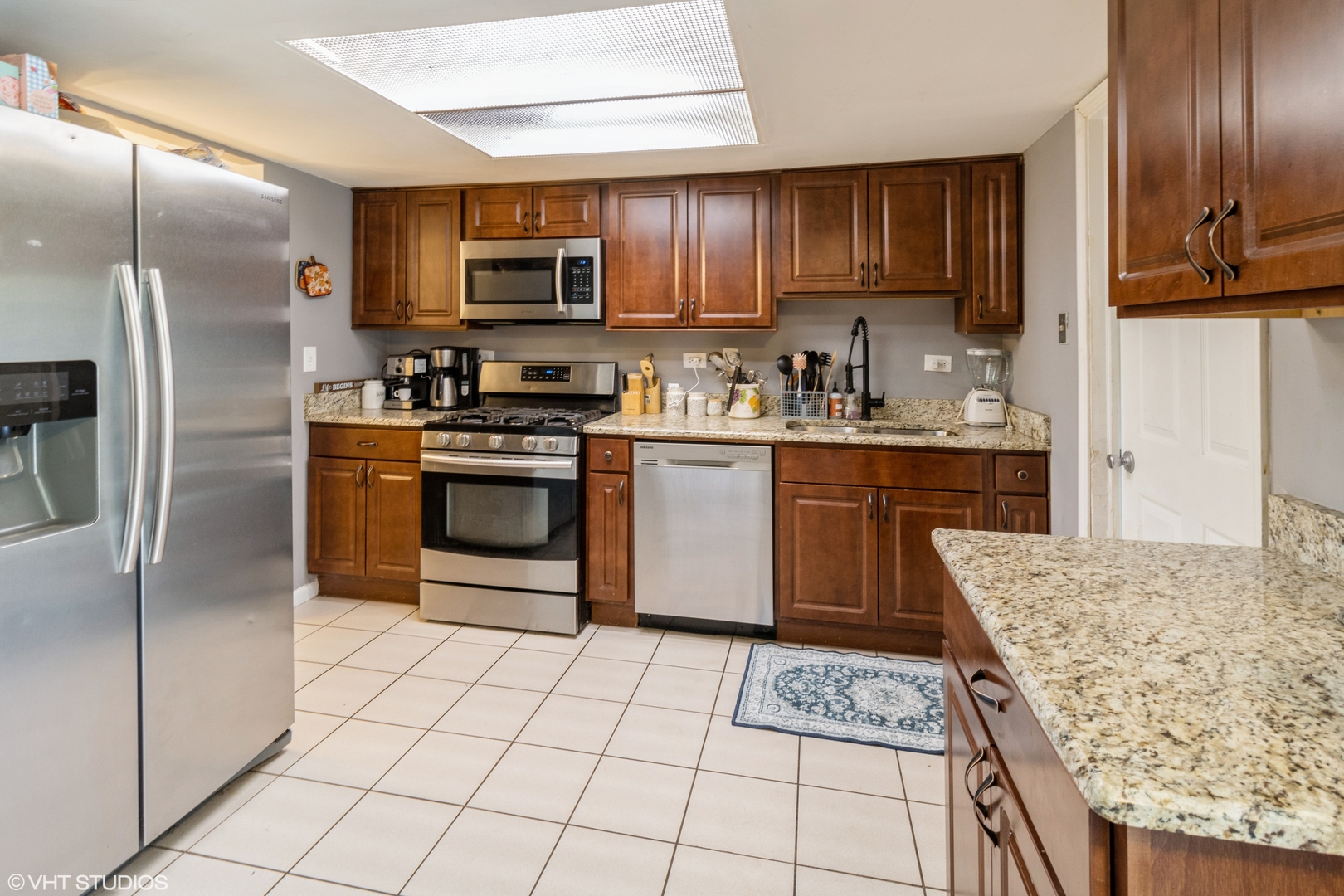 808 Bishop Court, Schaumburg, IL 60194