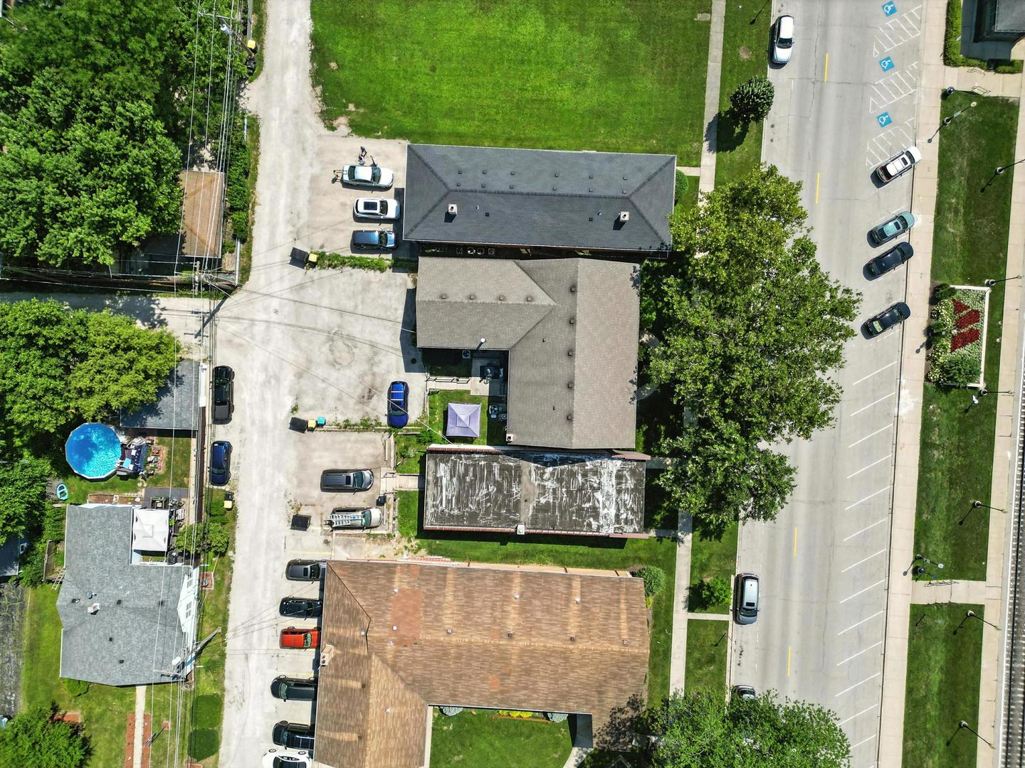 32 W BURLINGTON Avenue, Westmont, IL 60559