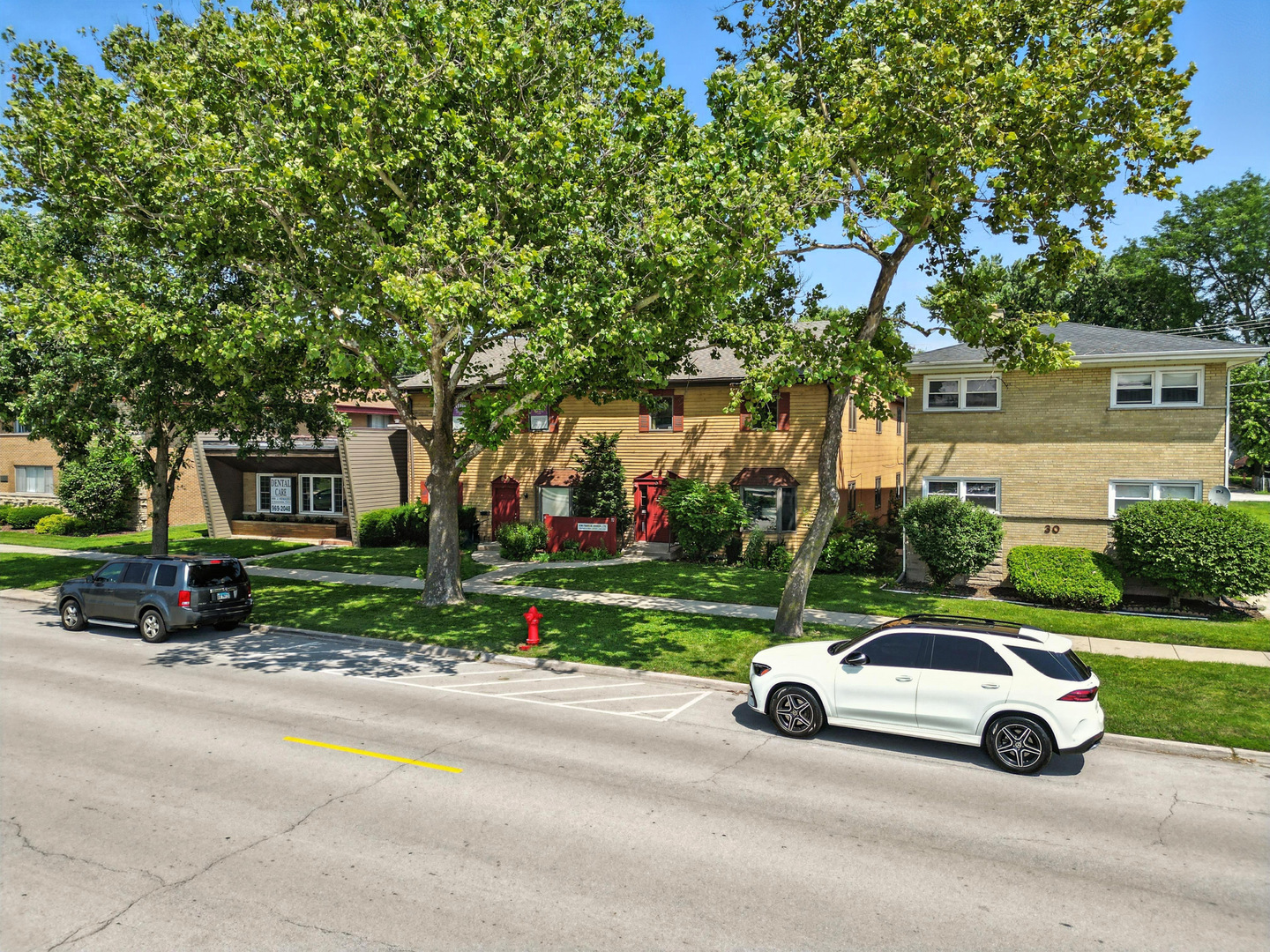 32 W BURLINGTON Avenue, Westmont, IL 60559