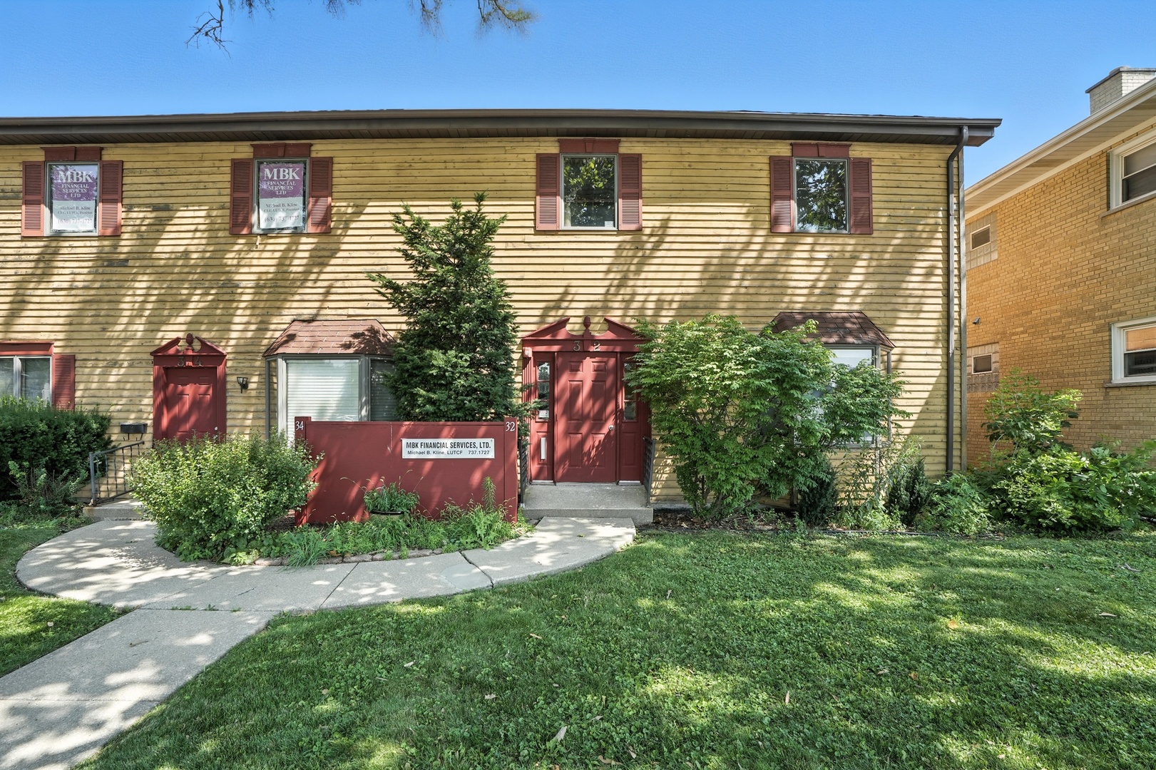 32 W BURLINGTON Avenue, Westmont, IL 60559