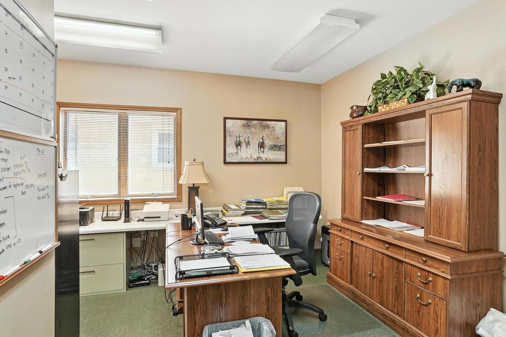 32 W BURLINGTON Avenue, Westmont, IL 60559