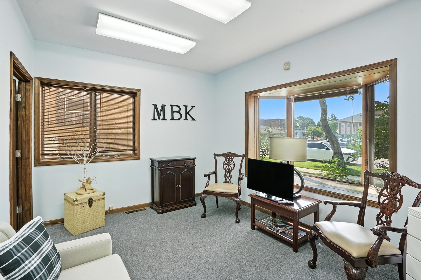 32 W BURLINGTON Avenue, Westmont, IL 60559