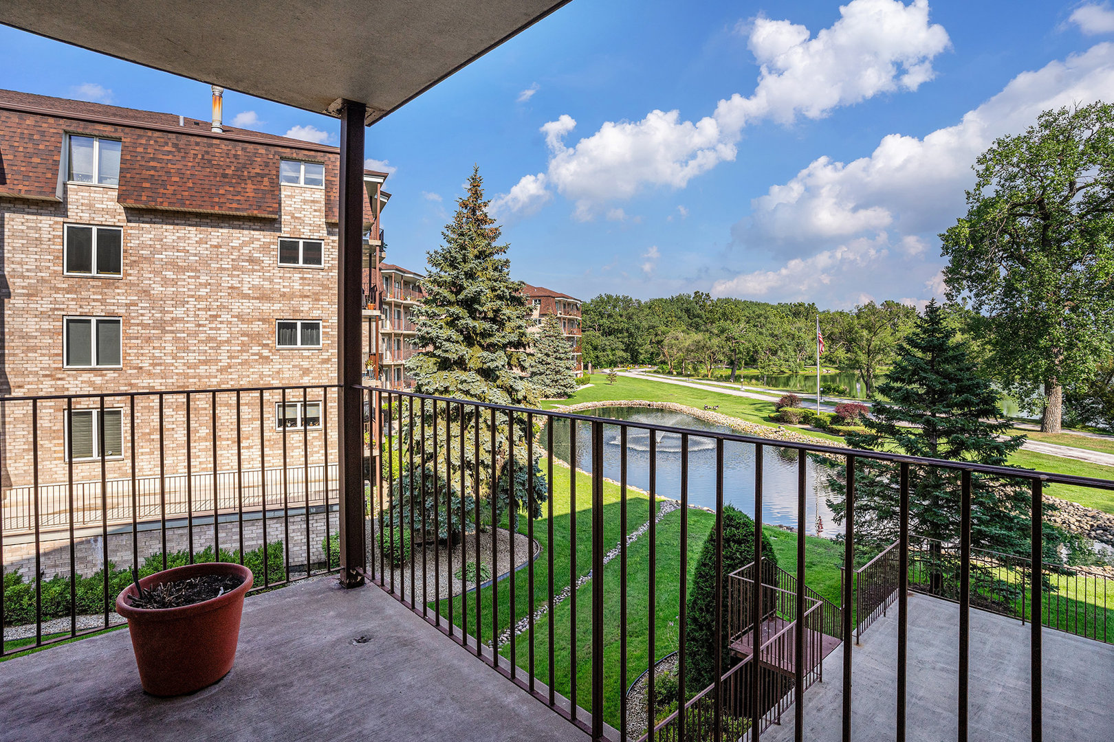 3620 186th Street #203, Lansing, IL 60438