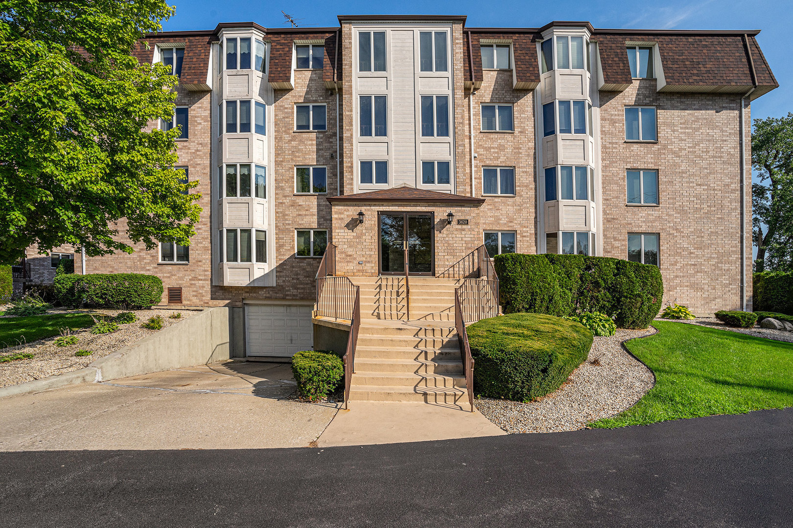 3620 186th Street #203, Lansing, IL 60438