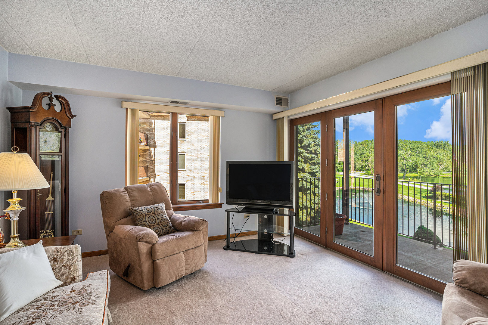 3620 186th Street #203, Lansing, IL 60438