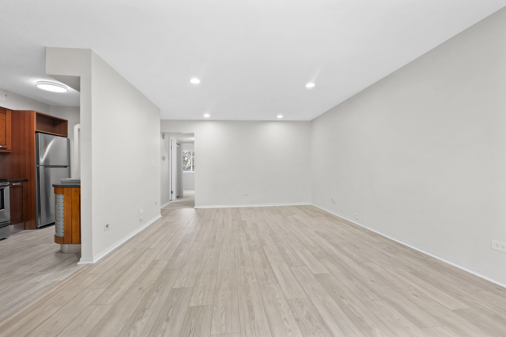 900 Casey Court #27-06, Schaumburg, IL 60173