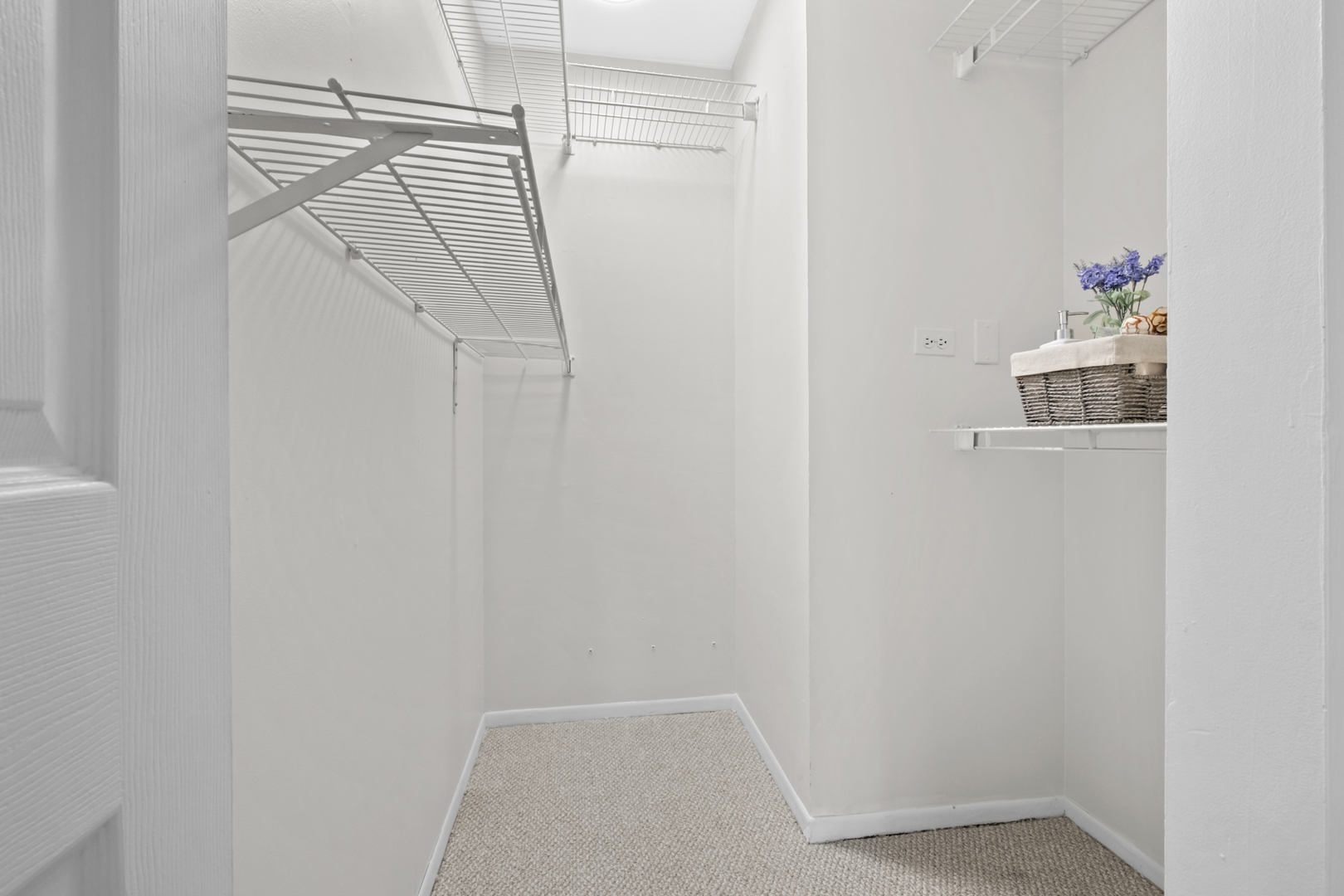 900 Casey Court #27-06, Schaumburg, IL 60173