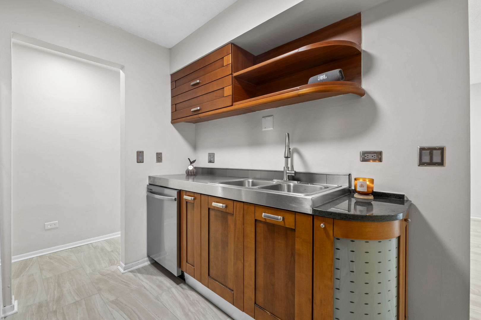 900 Casey Court #27-06, Schaumburg, IL 60173