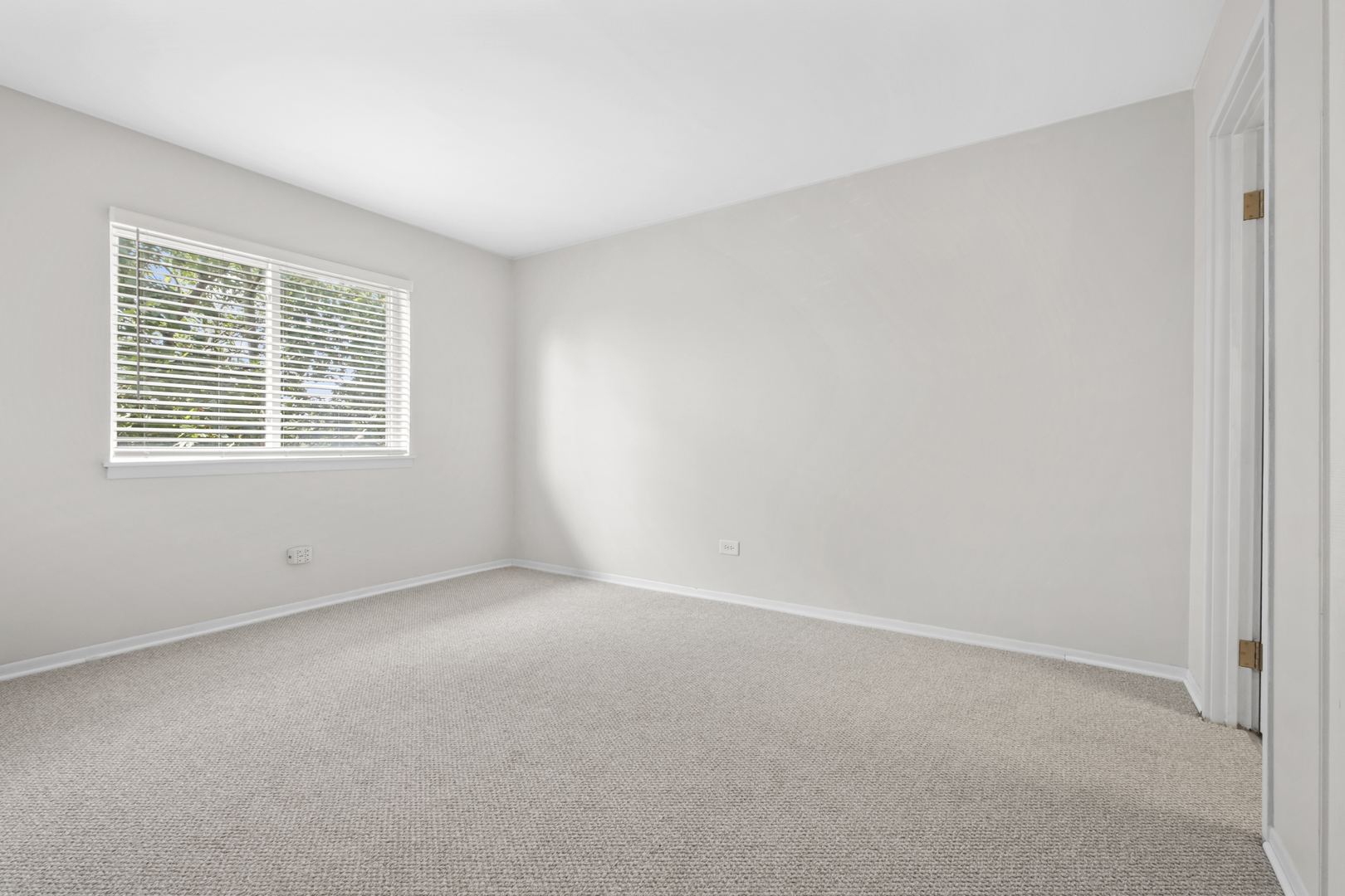 900 Casey Court #27-06, Schaumburg, IL 60173