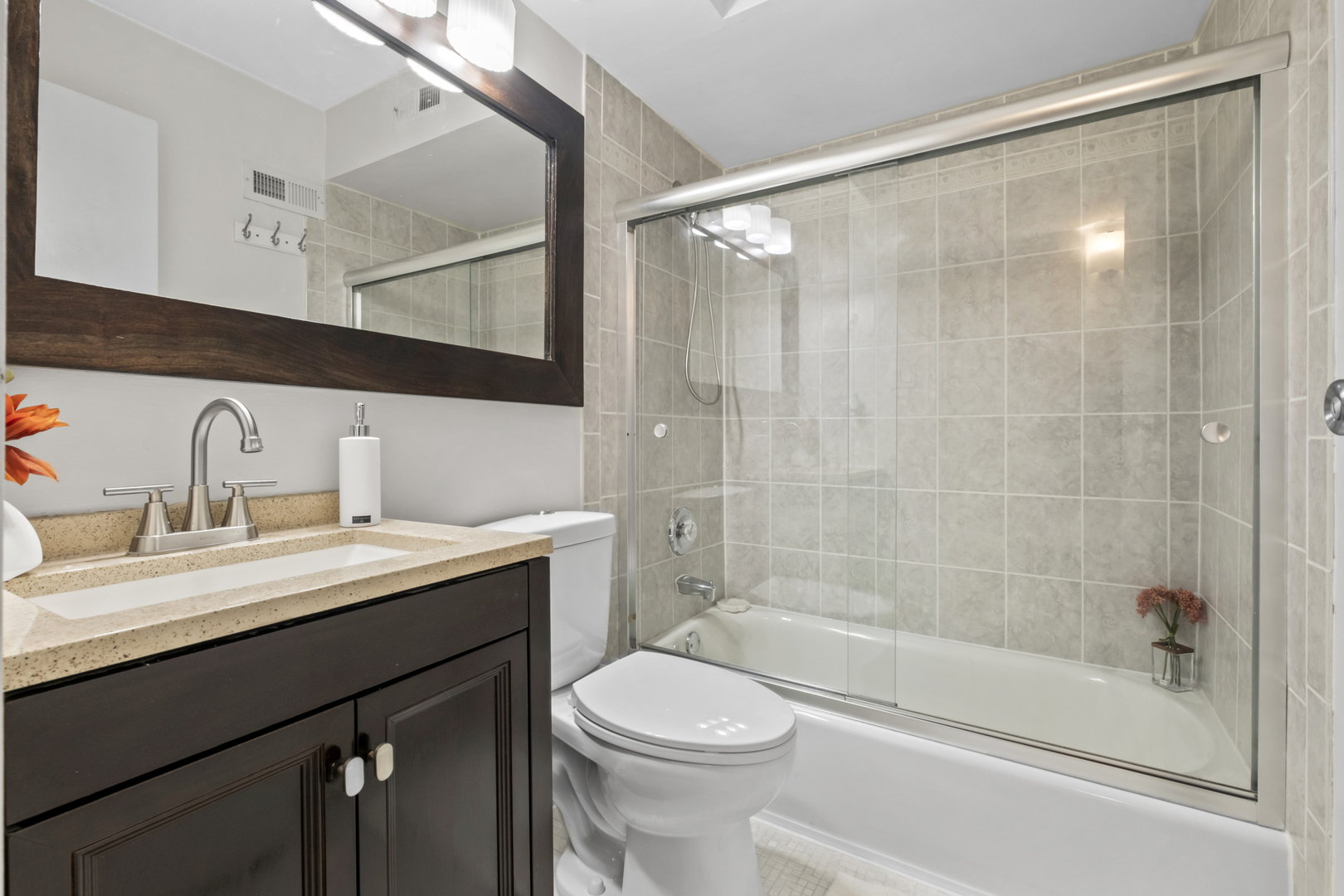 900 Casey Court #27-06, Schaumburg, IL 60173