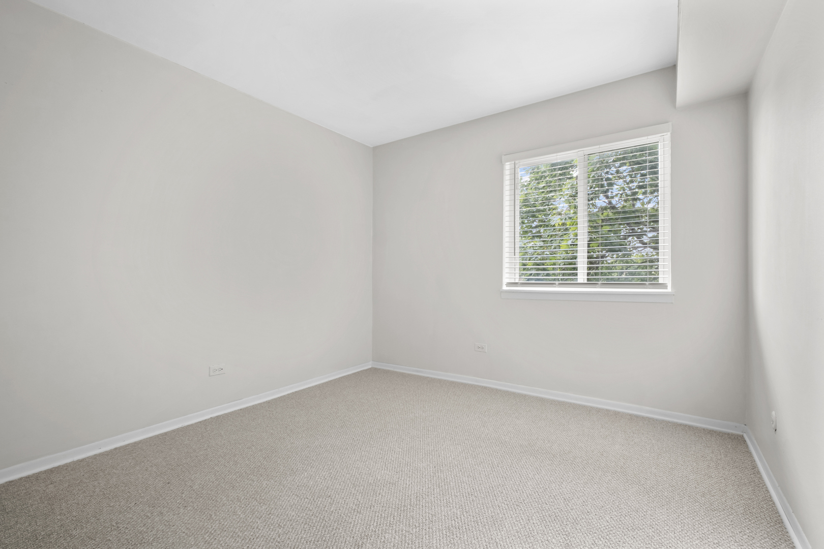 900 Casey Court #27-06, Schaumburg, IL 60173