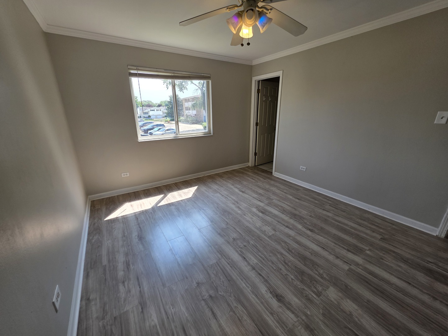 910 Beau Drive #202, Des Plaines, IL 60016